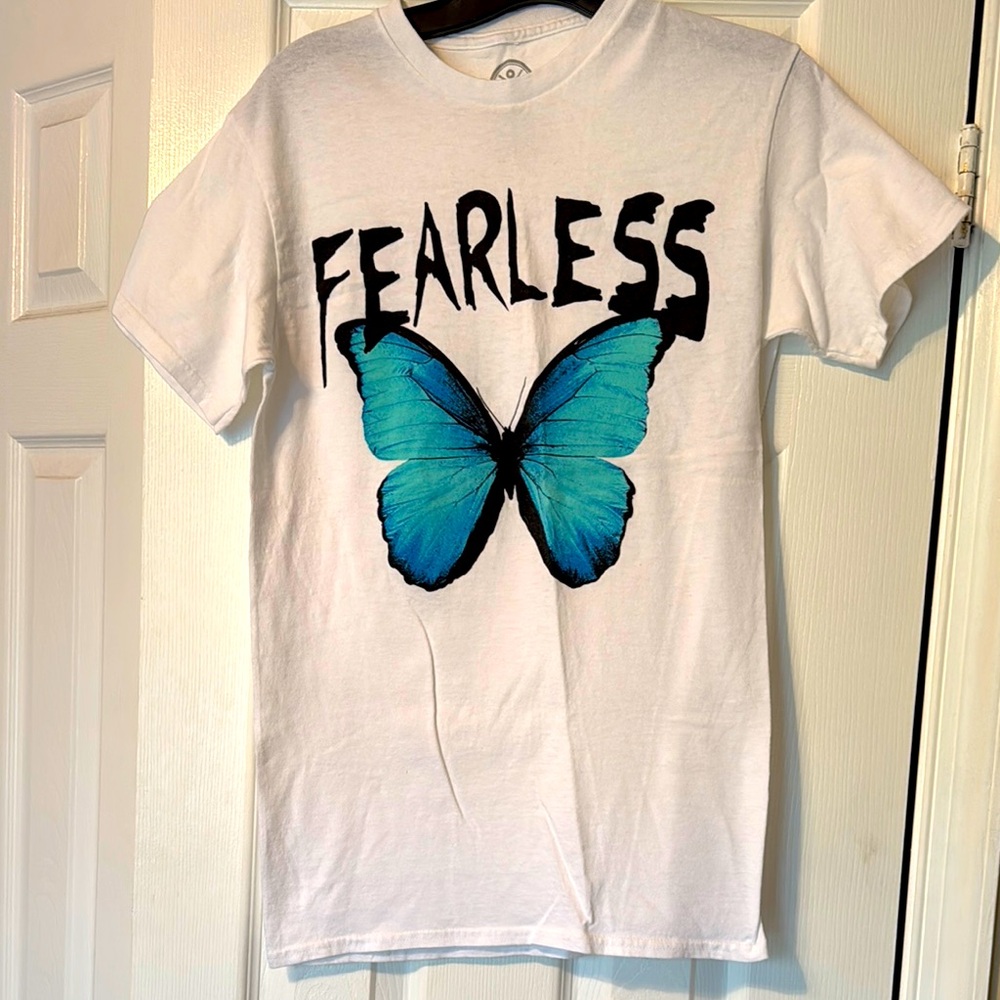 💖3/$15💖 NWOT Fearless Butterfly Graphic Shirt